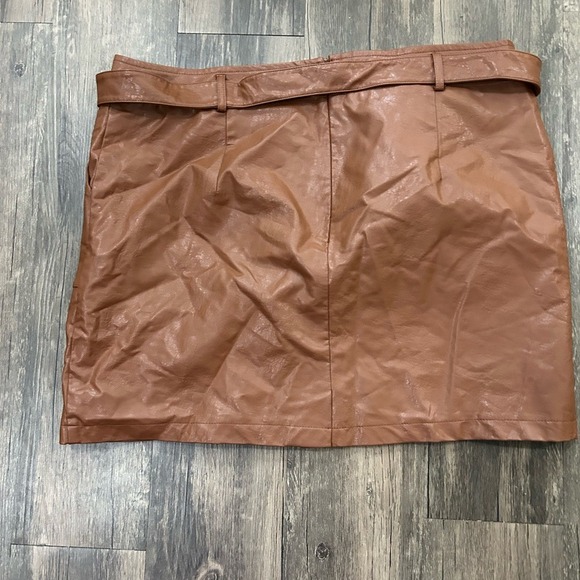 Versona Tan Faux Leather Belted Mini Skirt Women's Size XL NWT - Picture 5 of 5
